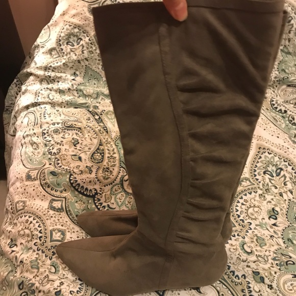 Gray boots with heel - Picture 1 of 7